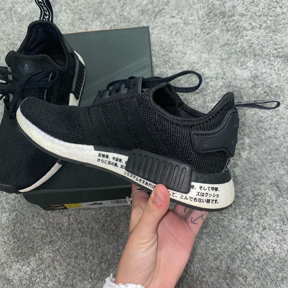 ADIDAS - NMD R1J (BLACK)